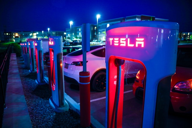 Elon Musk's Politics: A Double-Edged Sword for Tesla